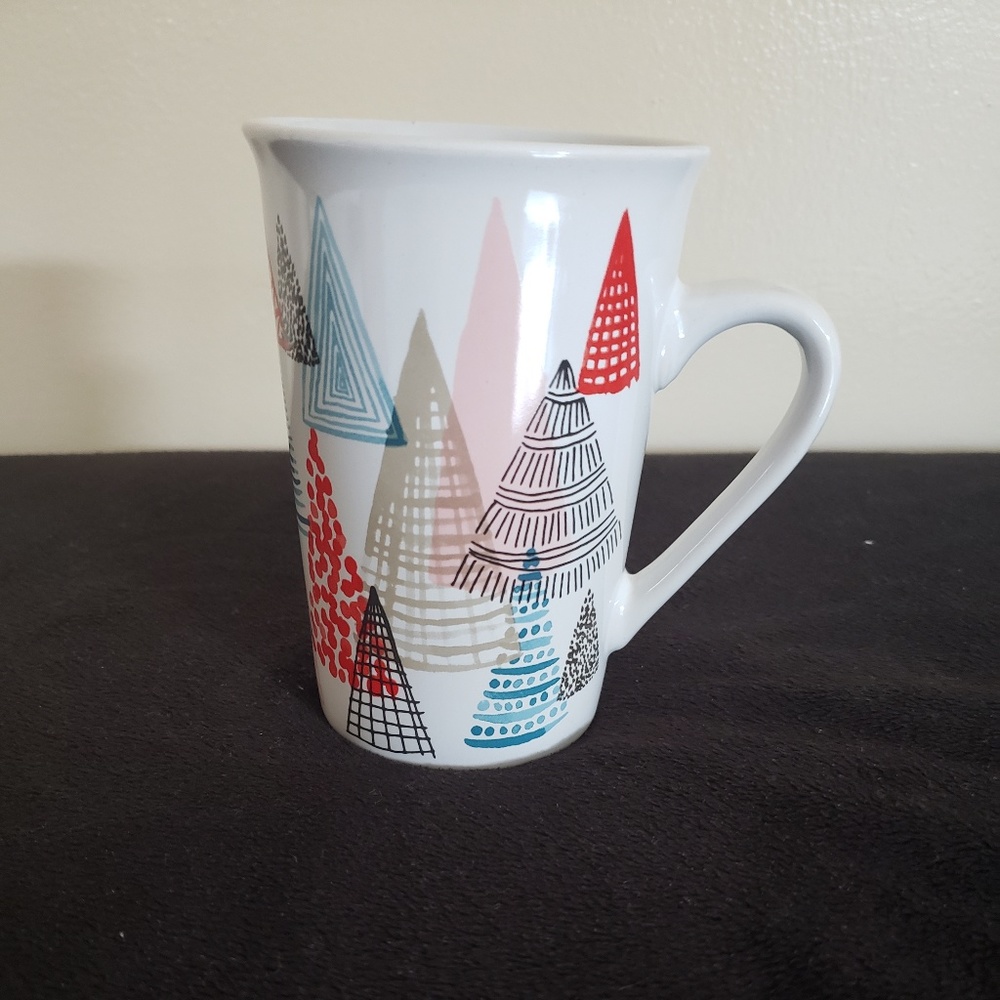 Starbucks 11 ounce Christmas Tree Coffee/Tea Mug/